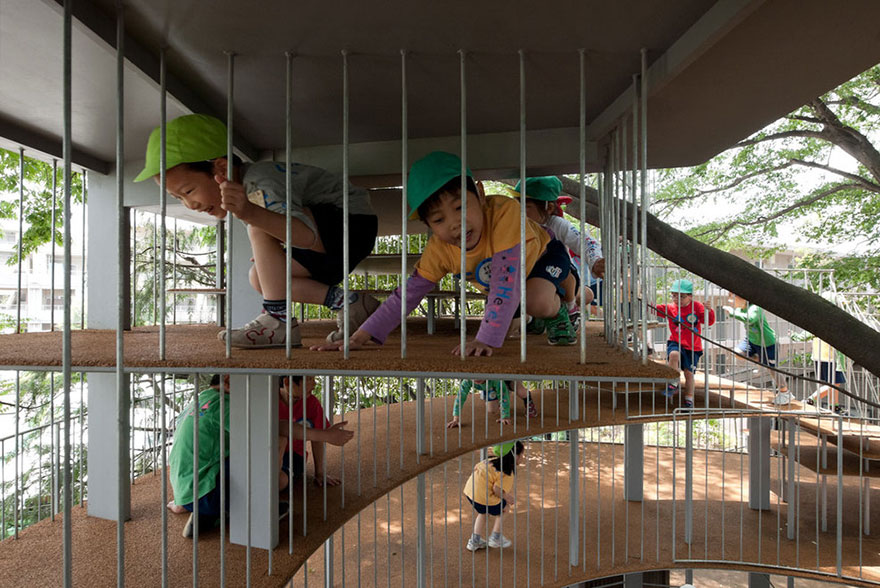 kindergarten-around-tree-zelkova-fuji-tezuka-architects-20