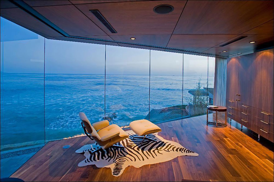 rooms-with-amazing-view-16__880